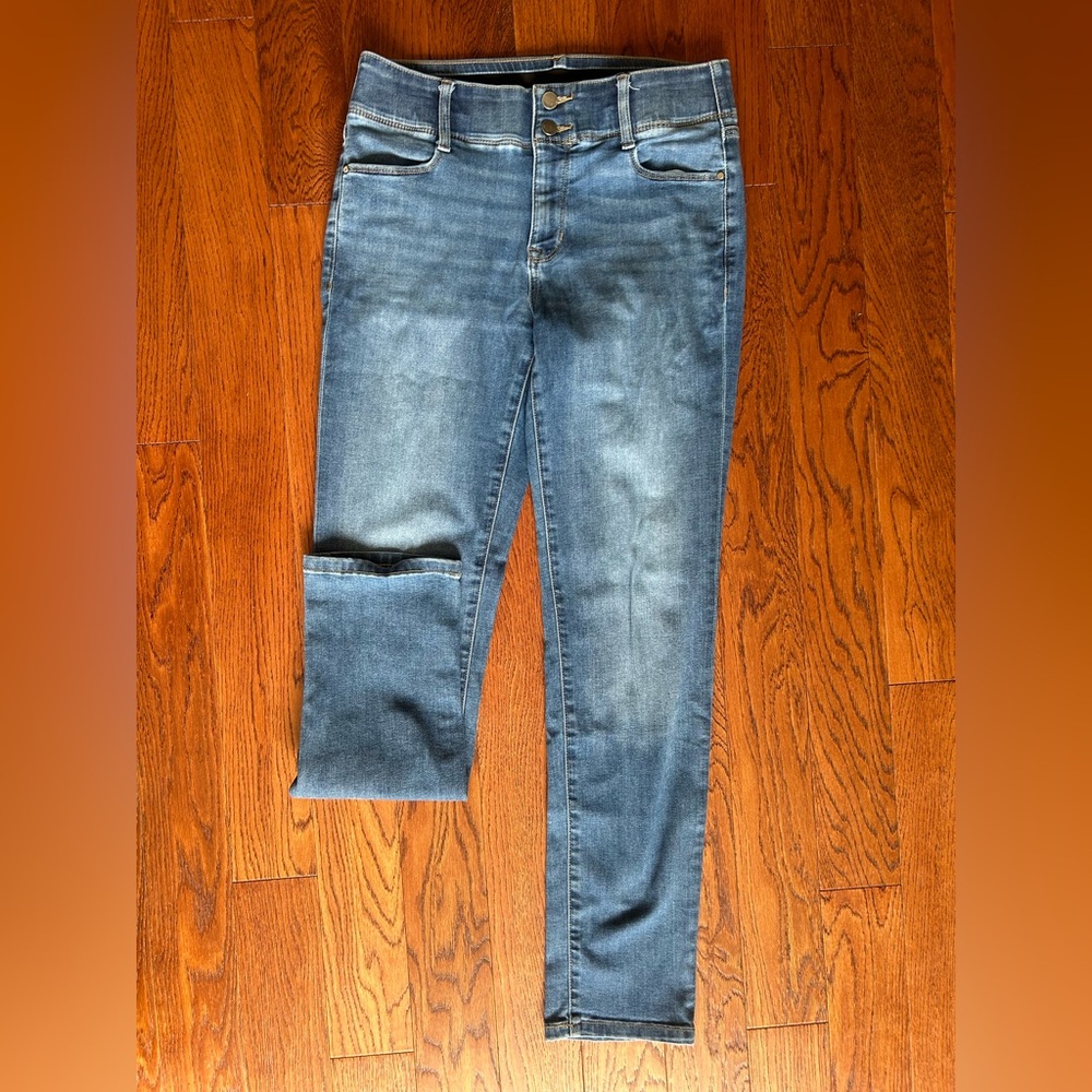 [Nine West] Size 8 Women’s Straight Leg Mid Rise Tummy Control Jeans